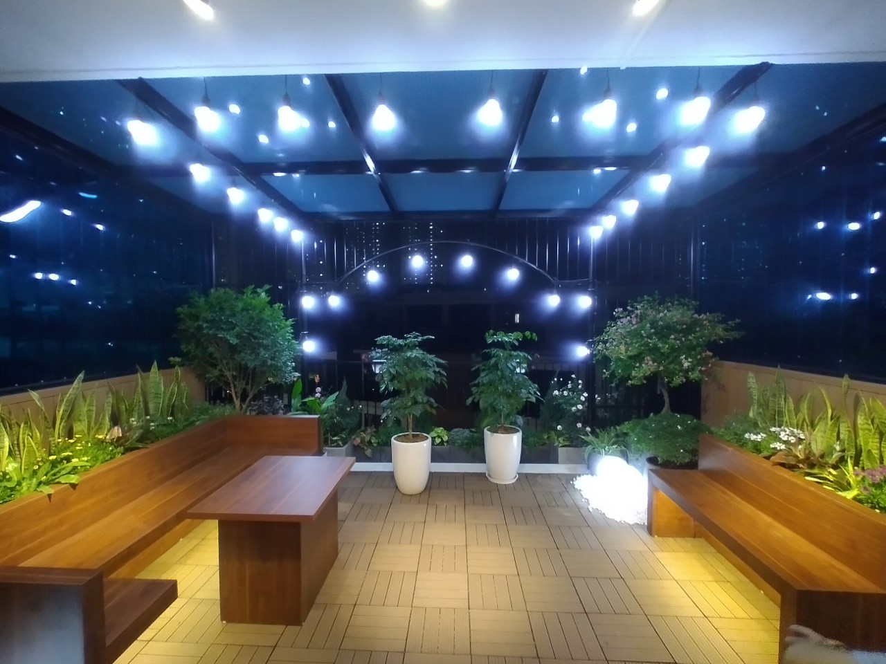 Thi công tiểu cảnh vườn sân thượng