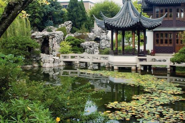Nước là yếu tố quan trọng trong sân vườn kiểu Trung Quốc