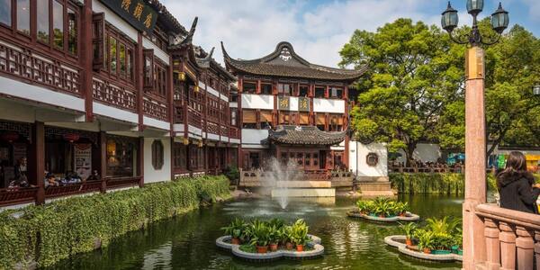Kiến trúc sân vườn Trung Quốc thể hiện theo phong cách truyền thống