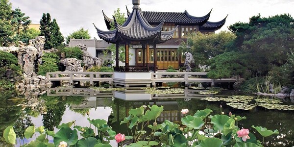 Phong cảnh tuyệt tác trong sân vườn xứ Trung